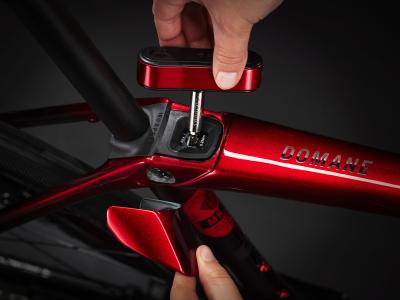 Trek Domane SLR 7 50 Metallic Red Smoke to Red Carbon S Produktbild 8