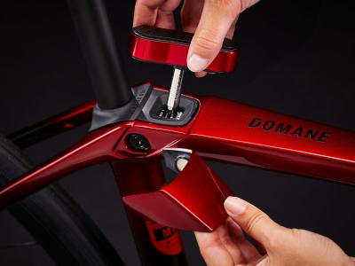 Trek Domane SLR 6 47 Metallic Red Smoke to Red Carbon S Produktbild 8