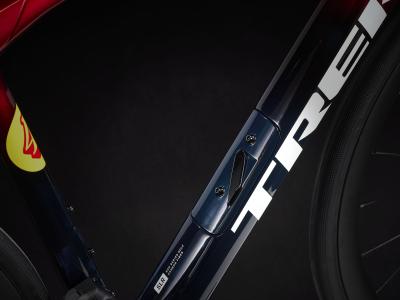 Trek Domane SLR 6 AXS 50 Metallic Red Smoke to Blue Smo Produktbild 3