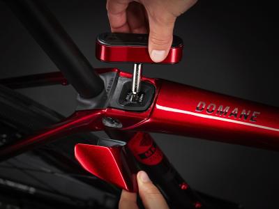Trek Domane SLR 6 AXS 60 Metallic Red Smoke to Red Carb Produktbild 8