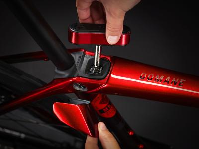 Trek Domane SLR 9 60 Metallic Red Smoke to Red Carbon S Produktbild 8