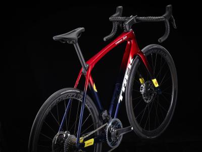 Trek Domane SLR 9 eTap 54 Metallic Red Smoke to Blue Sm Produktbild 2