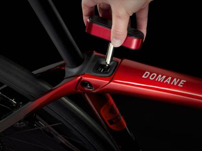 Trek Domane SLR 7 AXS 62 Metallic Red Smoke to Red Carb Produktbild 8