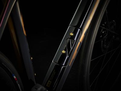 Trek Domane SLR 7 AXS 60 Axinite Flip/Trek Black Produktbild 3