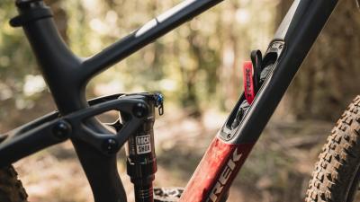 Trek Top Fuel 9.9 XX AXS M Lunar Silver Produktbild 8