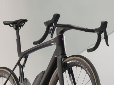 Trek MADONE SLR 8 AXS L Matte Carbon Smoke/Prismatic Pe Produktbild 4