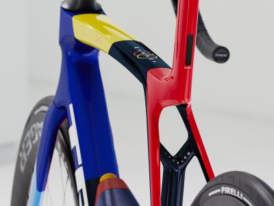 Trek MADONE SLR 8 AXS ML Team Replica Produktbild 3