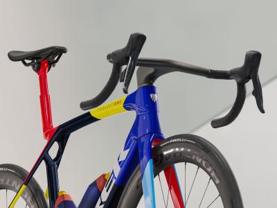 Trek MADONE SLR 8 AXS XL Team Replica Produktbild 4